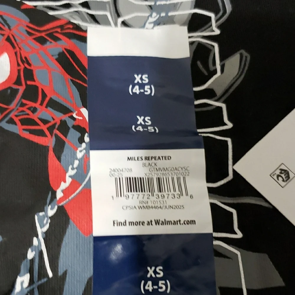 Nike T-Shirts in Gray, Black, and Red with Green Kid's 4-5 5‎ Tee's /Shorts (6)